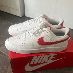 Nike court vision Lo size 12 color white,red, black